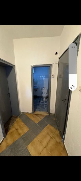 Ъглов УПИ с къща + гараж за автобус, две улици