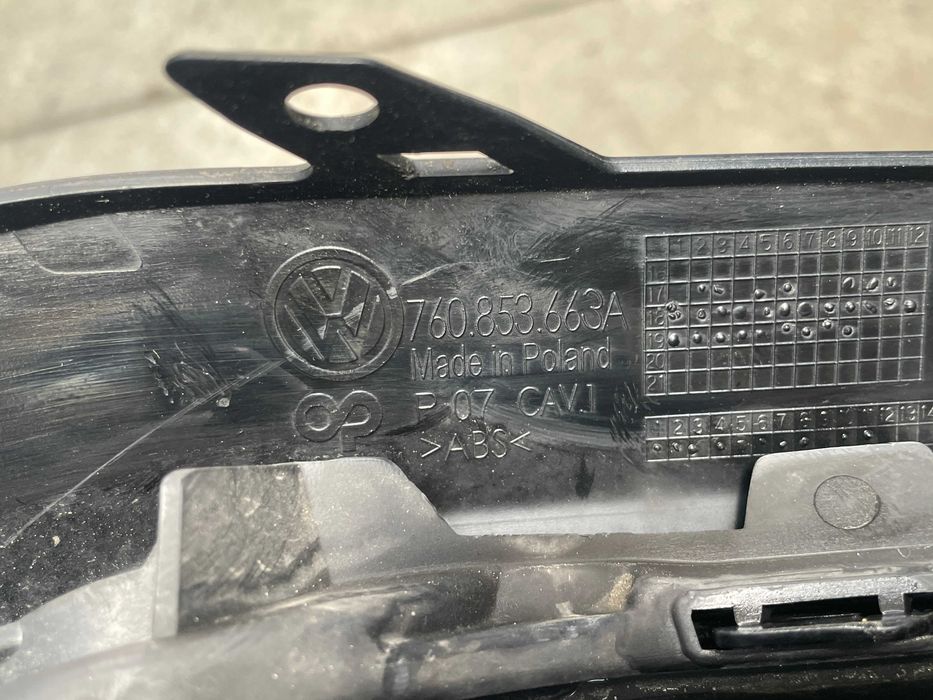 Grila bara fata stanga Vw Touareg CR7 cod 760853665E