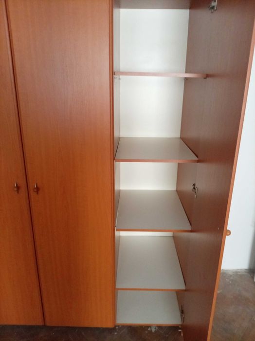 Dulap de vanzare