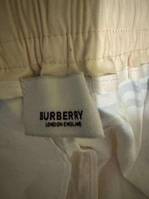 Кремави къси панталони/бански на Burbbery