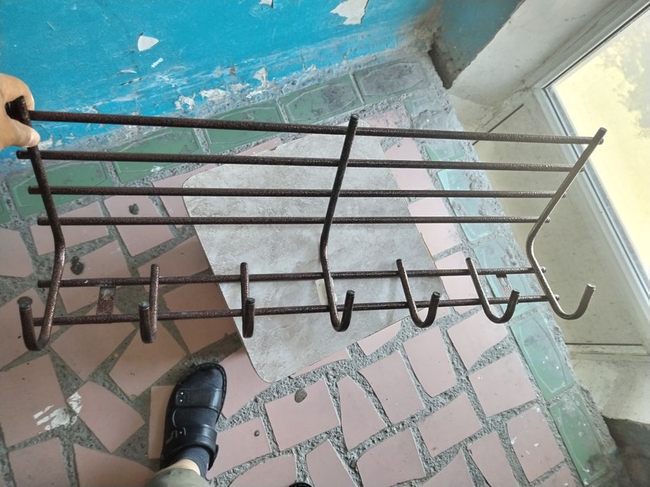 Киим илгиш сатылады.