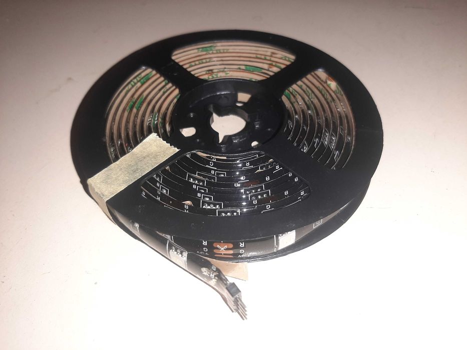 Светодиодная лента 5050 RGB LED 2.5м водонепроницаемая.