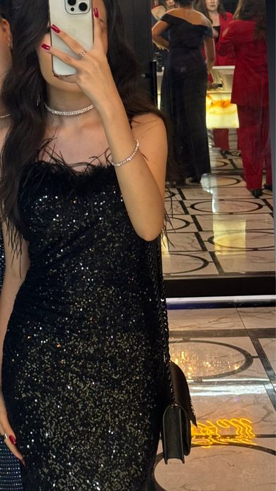 Блестящие черные платье