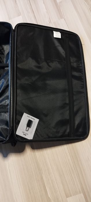 Нов куфар с колелца