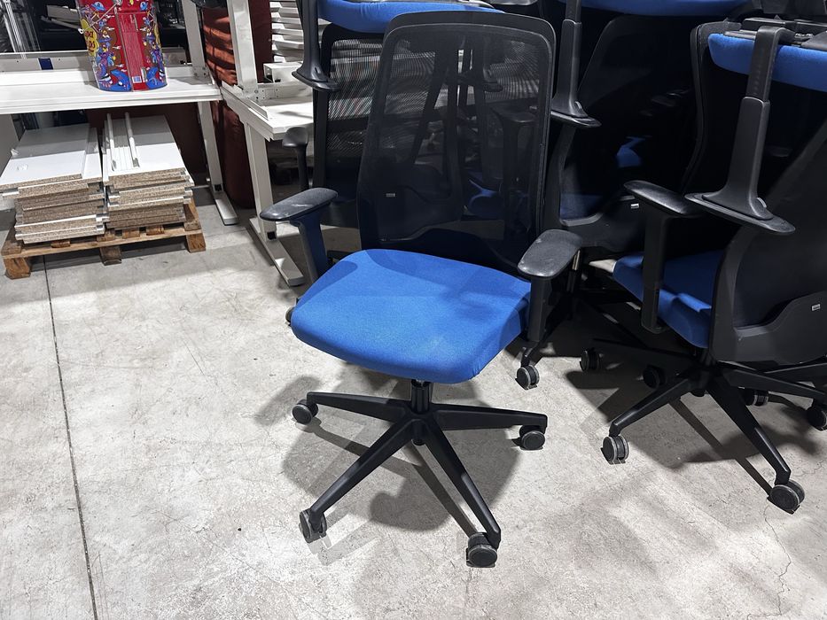 Ергономични офис столове Interstuhl – висок клас (20 бр.)