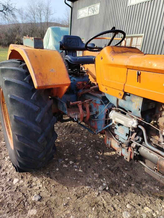 Vând tractor Fiat 670