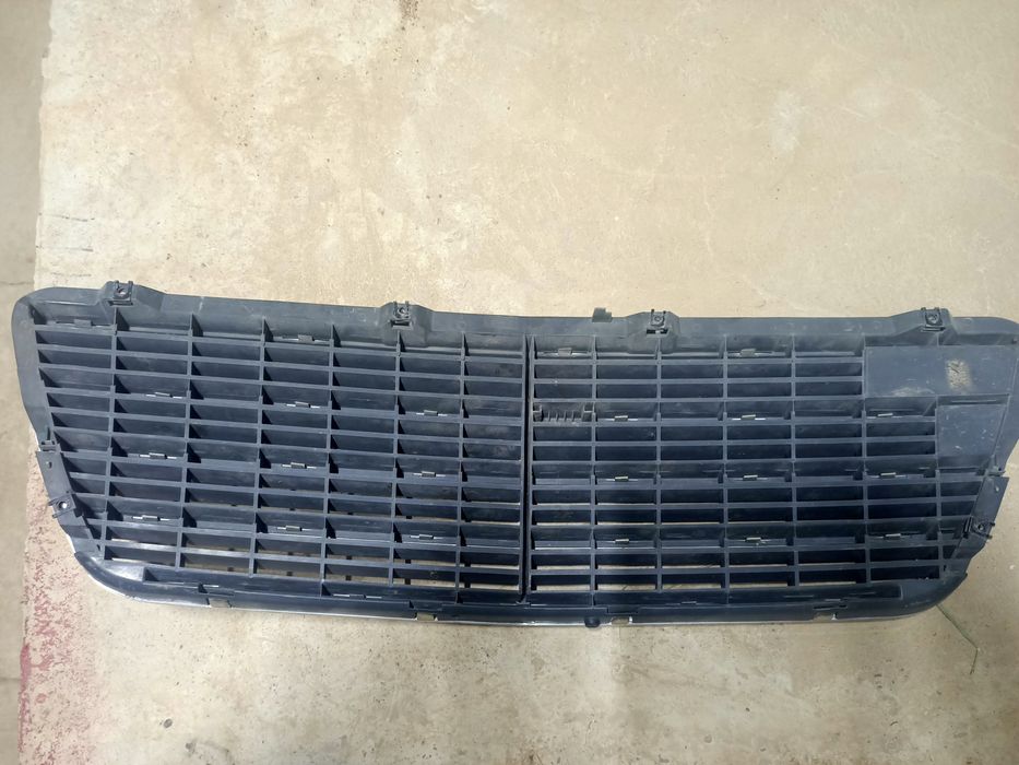 Решетка радиатор мерседес 210