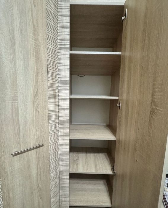 Мебель и шкафчик с зеркалом