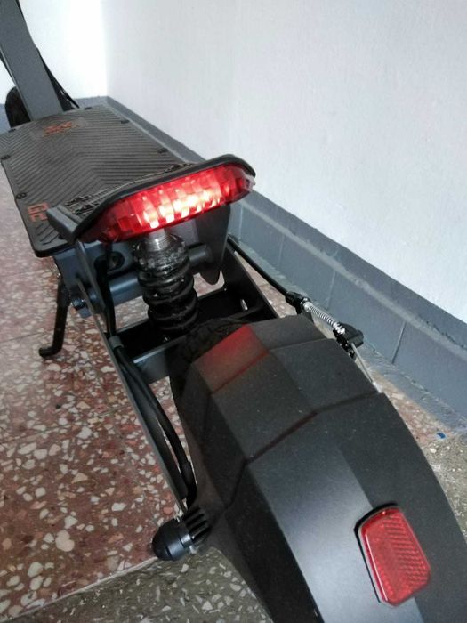 Trotinetă Kukirin de vânzare.