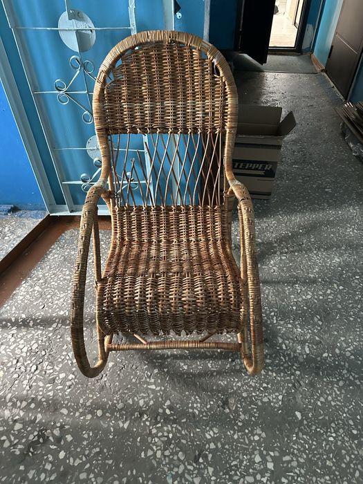 Кресло-качалка из ротанга