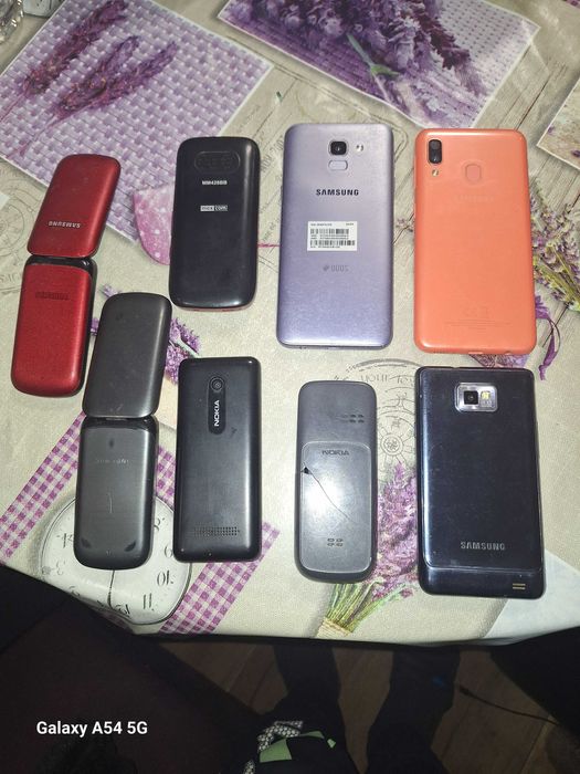 Телефони за части