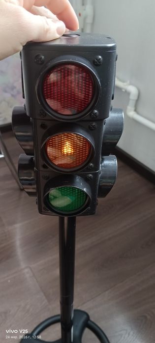 Продам детский светофор