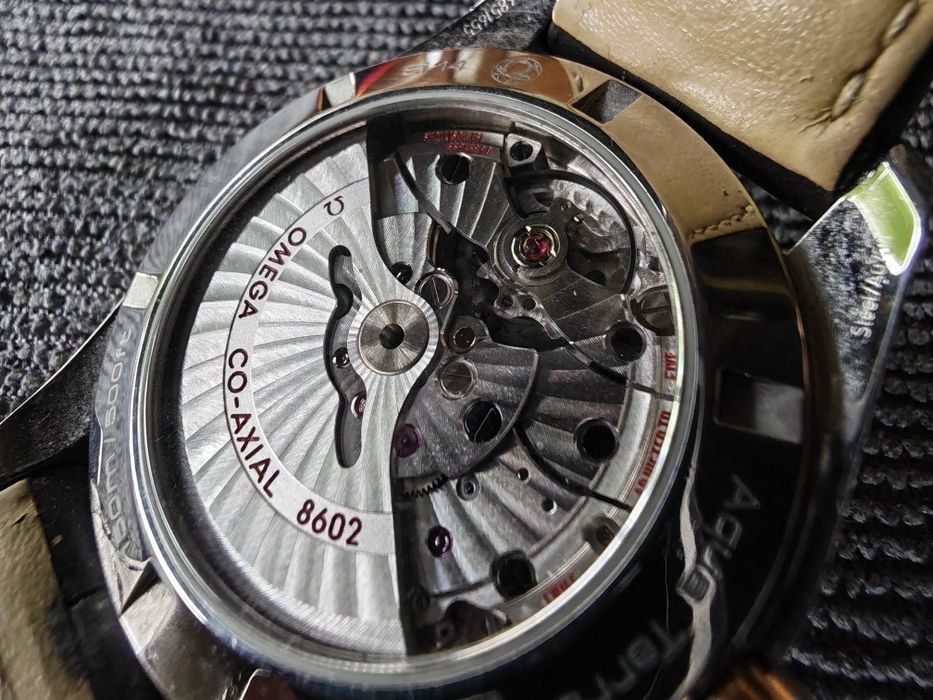 Продавам оригинален часовник omega aqua terra