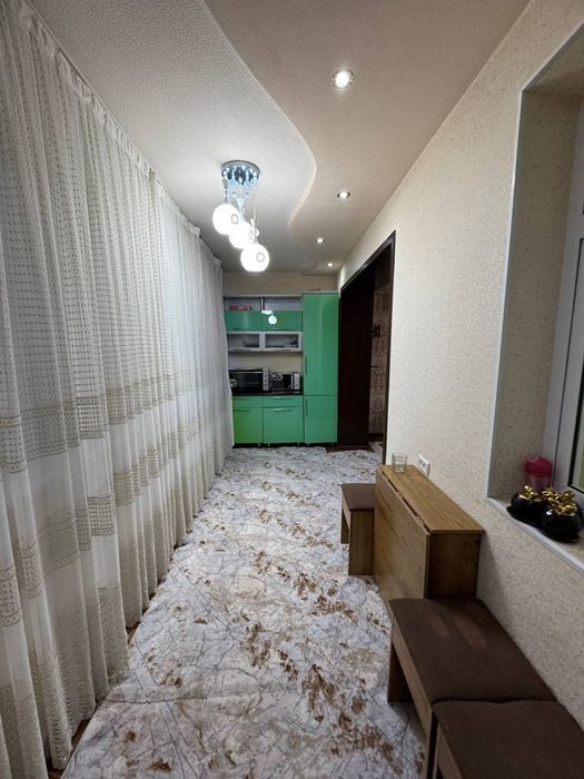 Фаргона шахар марказида фрунза массиф КИУФ университети енида етим дом