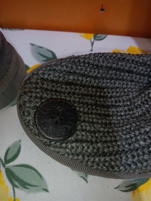 UGG ботуши плетени N 38