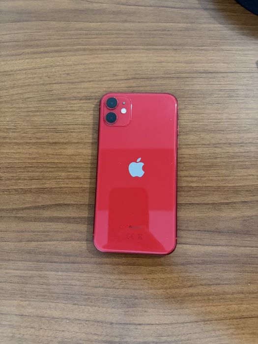 iPhone 11 червен