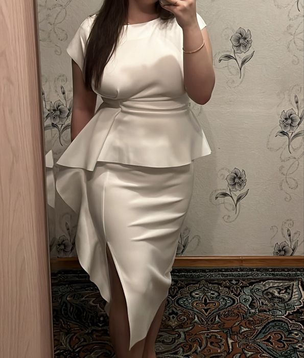 Белое элегантное платье