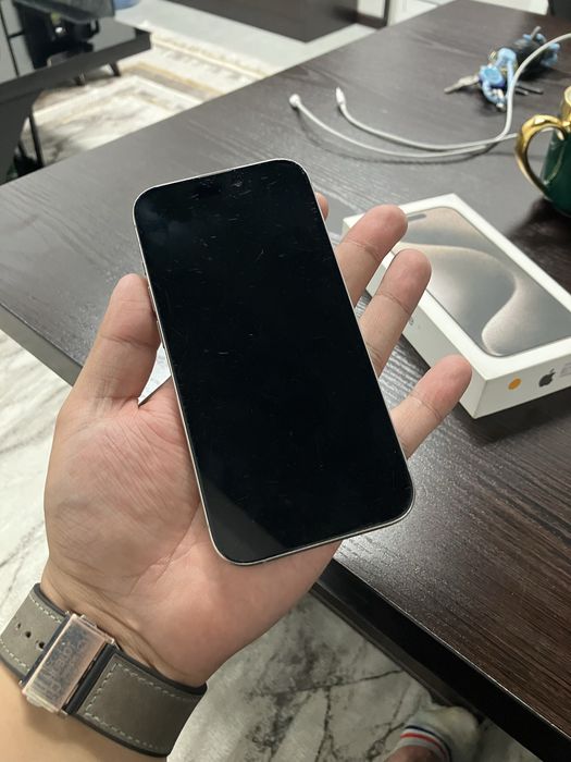 Iphone 15 pro 256 tali 81 yomkst holati yaxwi