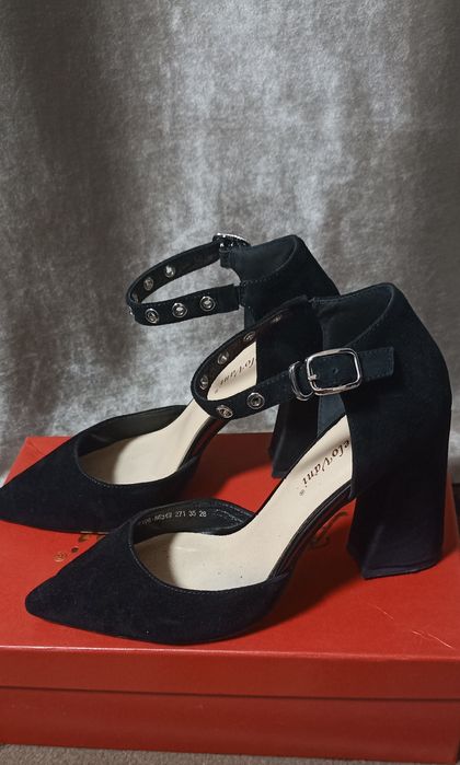 Замшевые туфли. В идеальном состоянии. Размер 35