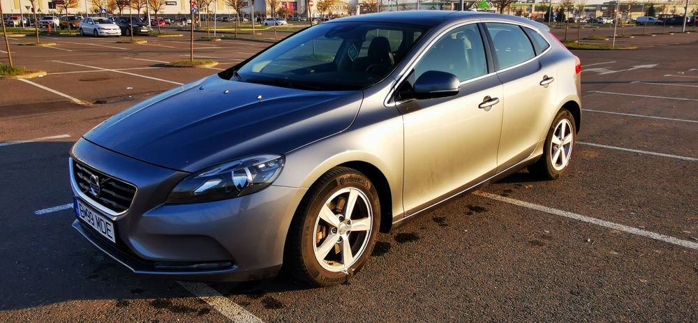 Volvo v40 2.0d D4 190cp euro5 panoramic  unic proprietar Înmatriculat