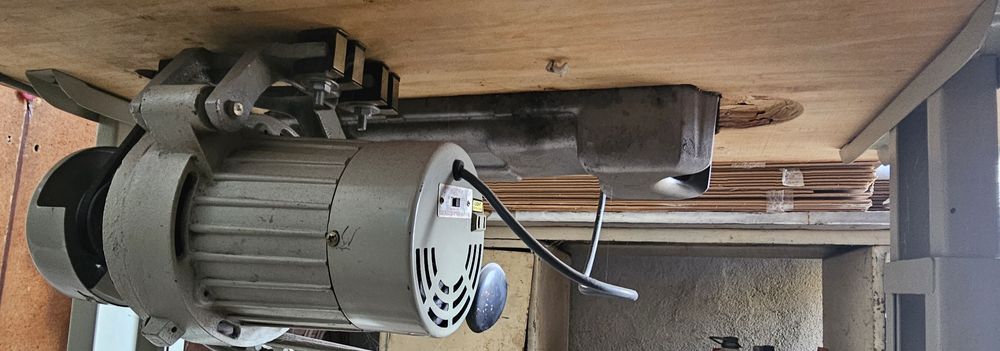 Vând mașină de cusut electrică