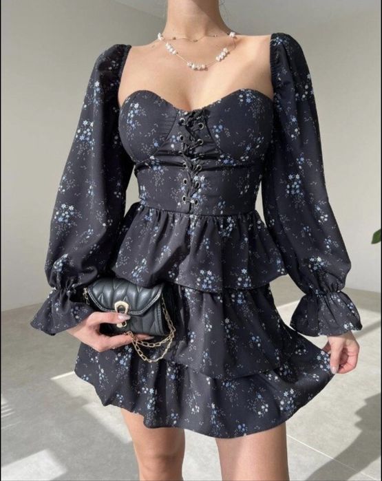 Черна рокля с бюстие