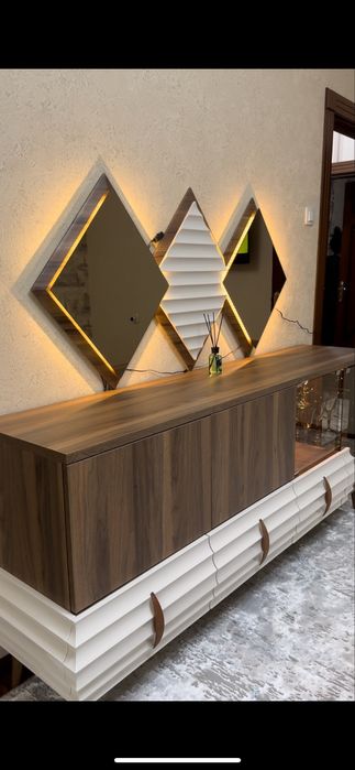 Стол трансформер (увеличивается) стул 8шт.  и комод с подсветкой