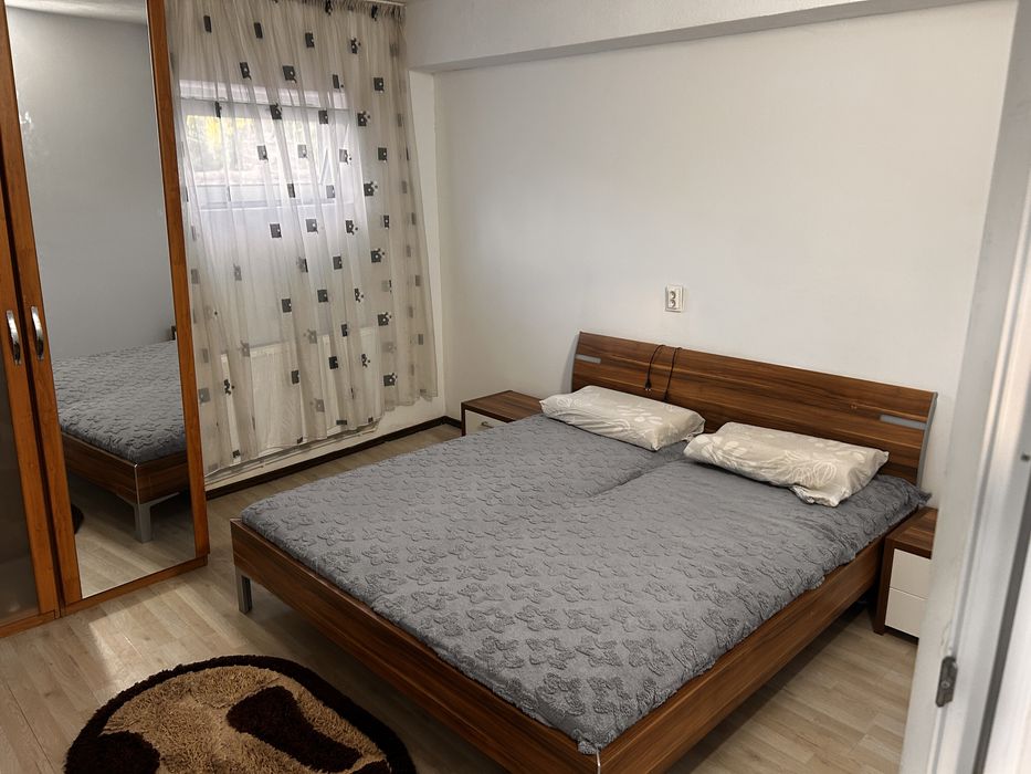Inchiriez apartament in regim hotelier