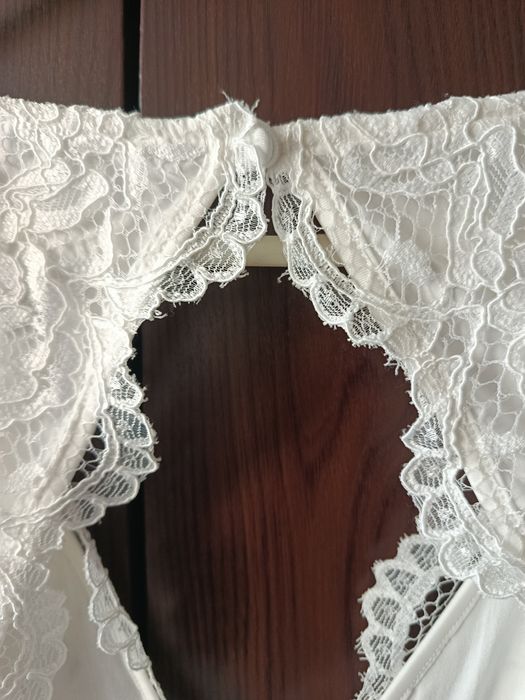 Изящна бяла рокля с дантела и отворен гръб – Сватбена / Бохо стил