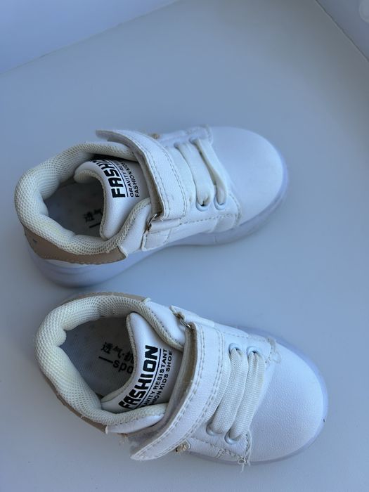 Детские кроссовки НОВЫЕ