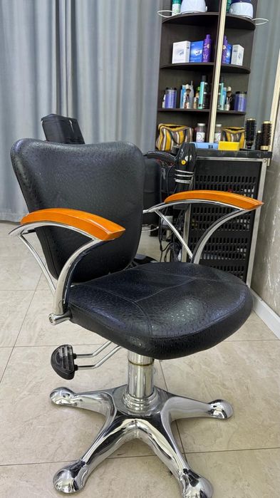 Кресла парикмахерские, зеркала, мойка, "помощник" все для салона