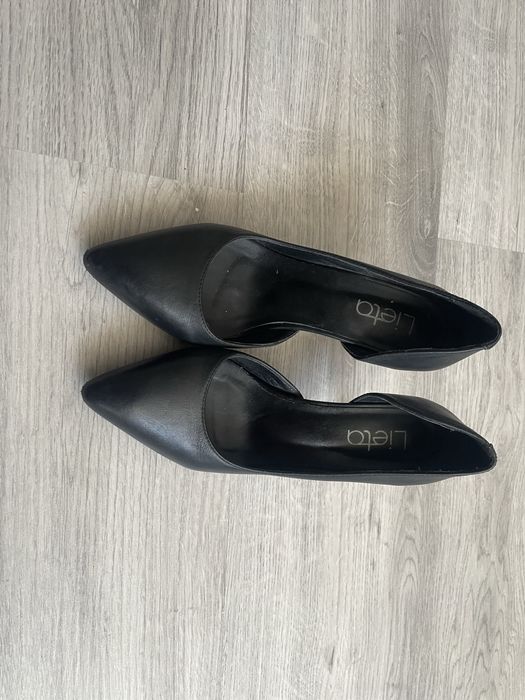 Продаю туфлий женский