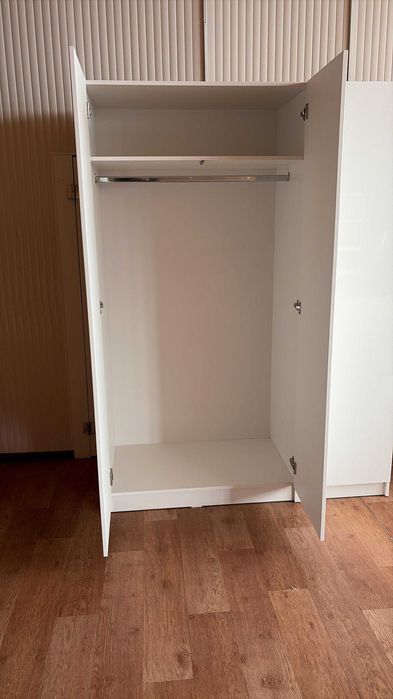 шкафы трех и двух дверные