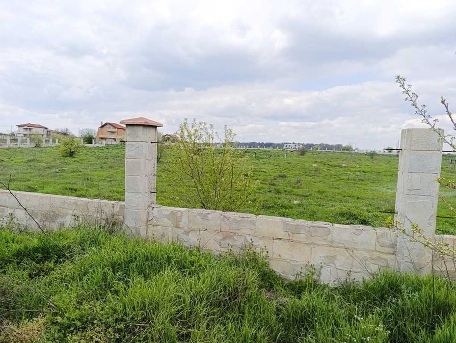 Парцел на асфалтов път до голф игрищата, вилна зона на Топола