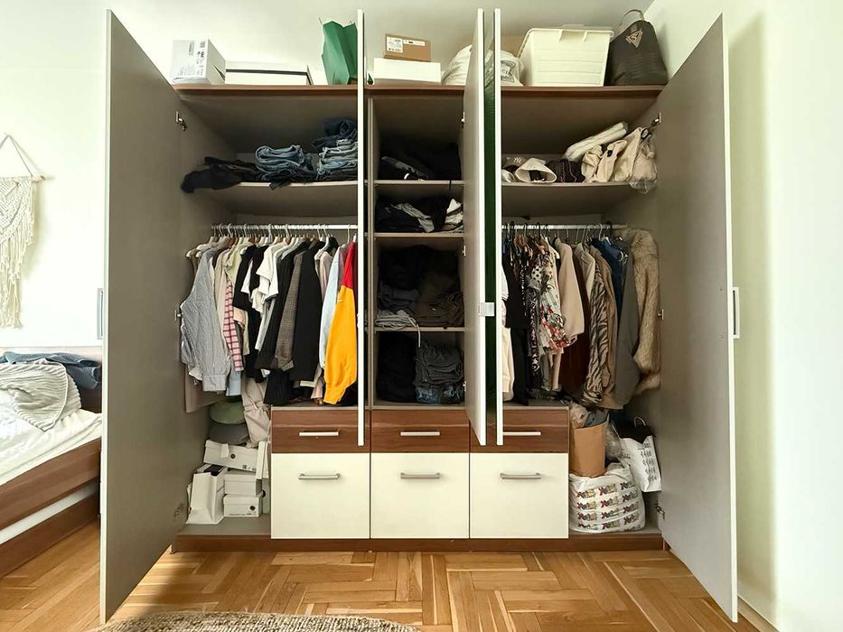 Гардероб, спалня (180х200) и нощни шкафчета