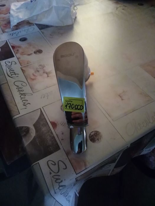 Продаю два смесителя для кухни новые цена за оба 300000сум