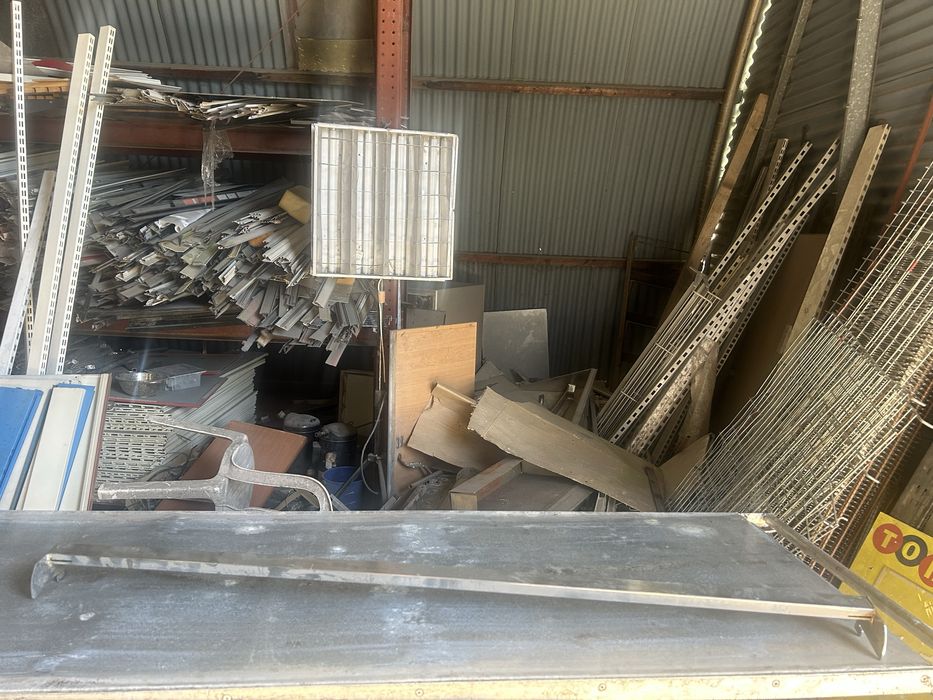 Стойки за куки бели и никелирани