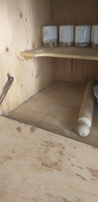 Mobilă de bucatarie veche