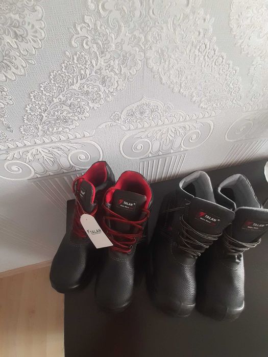 Продам ботинки рабочие новые 42 размер