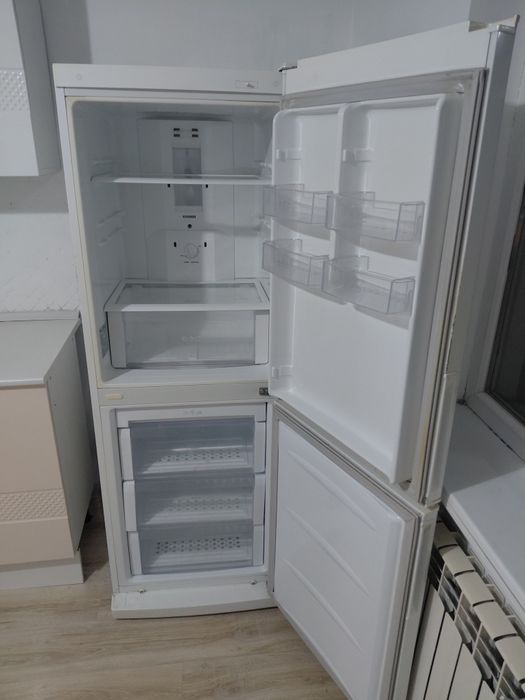 Продам 2х камерный холодильник LG