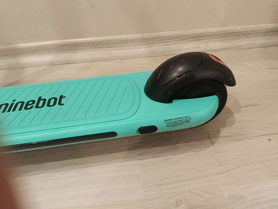 Детска електрическа тротинетка Ninebot Kick Scooter A 6 + Зарядно