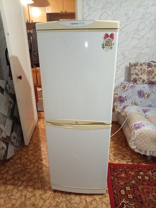Продам холодильник