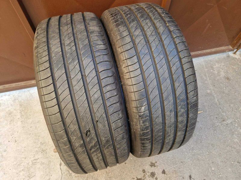 2 Michelin R19 235/50
летни гуми
DOT0923