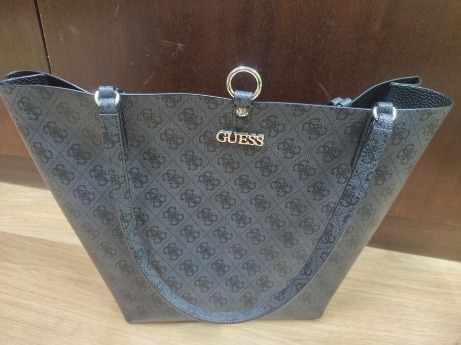 Дамска чанта GUESS