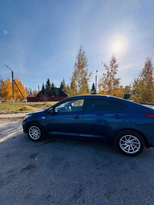 Продам машину Hyundai Solaris.