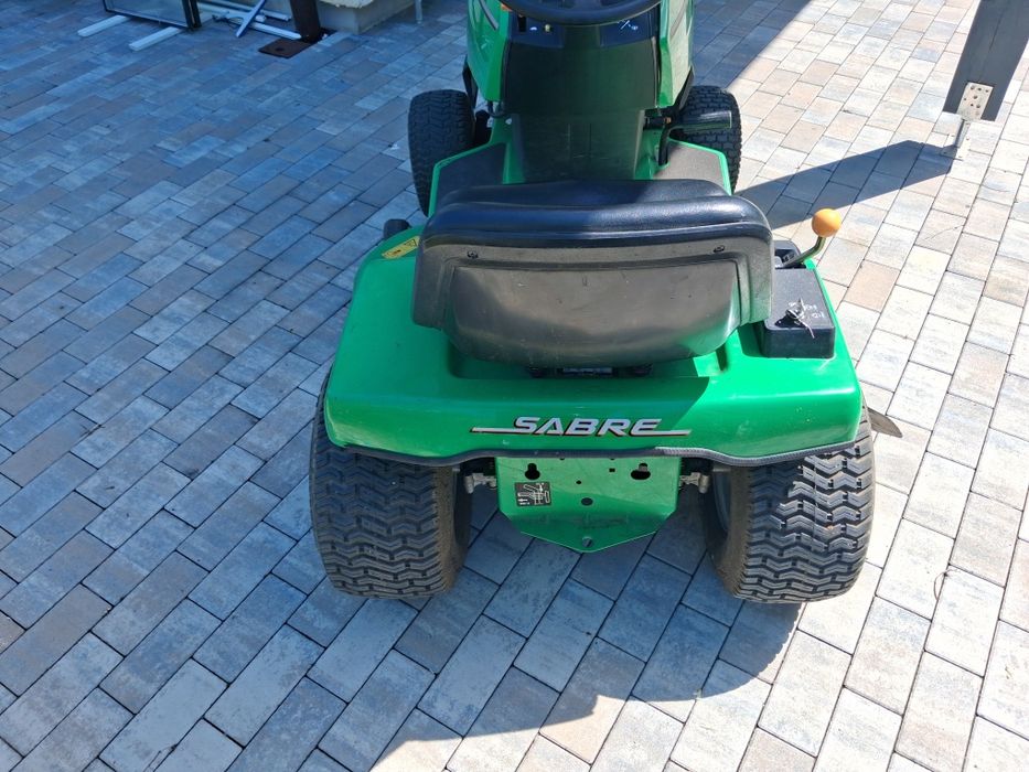 Vând tractoraș de tuns iarbă