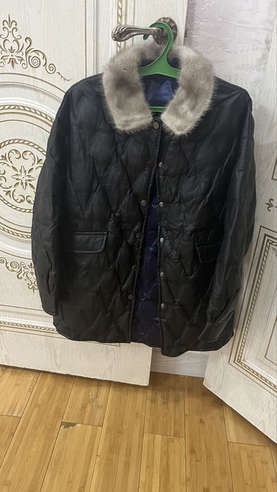 Куртка сатылады.