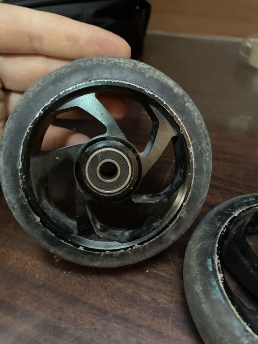 Продавам колела за тротинетка за трикове с размер 110