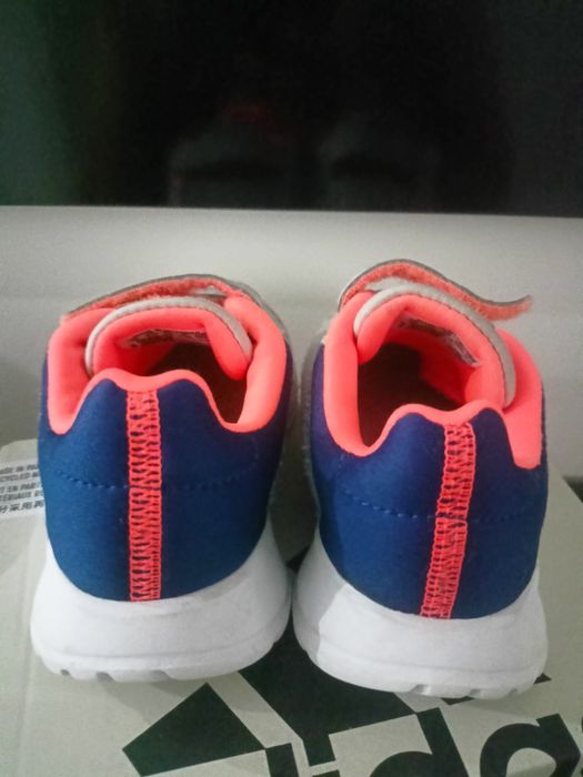 Детските спортни обувки adidas TENSAUR RUN 2.0 CF  маратонки