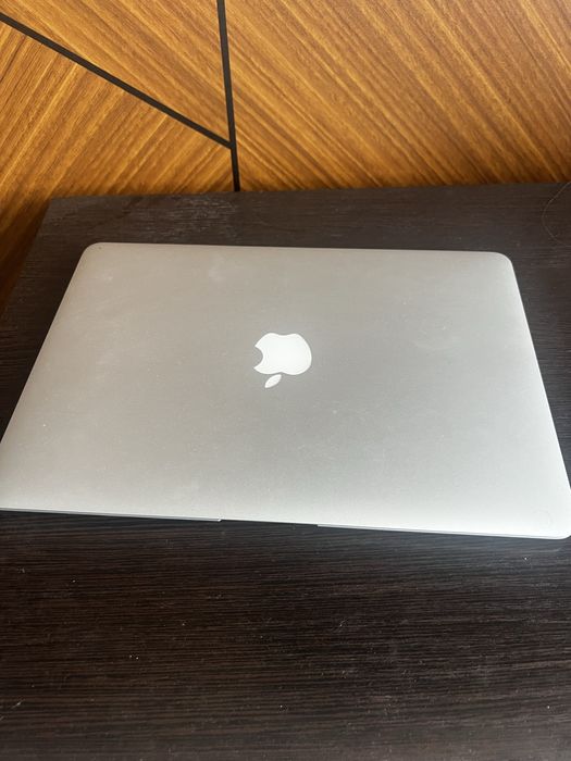 Продам Macbook Air 13